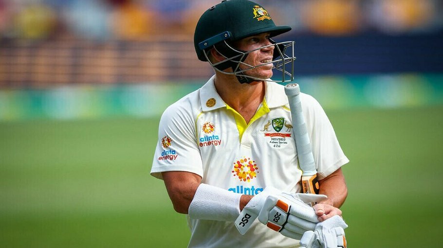 Warner considers Test retirement after next year's Ashes