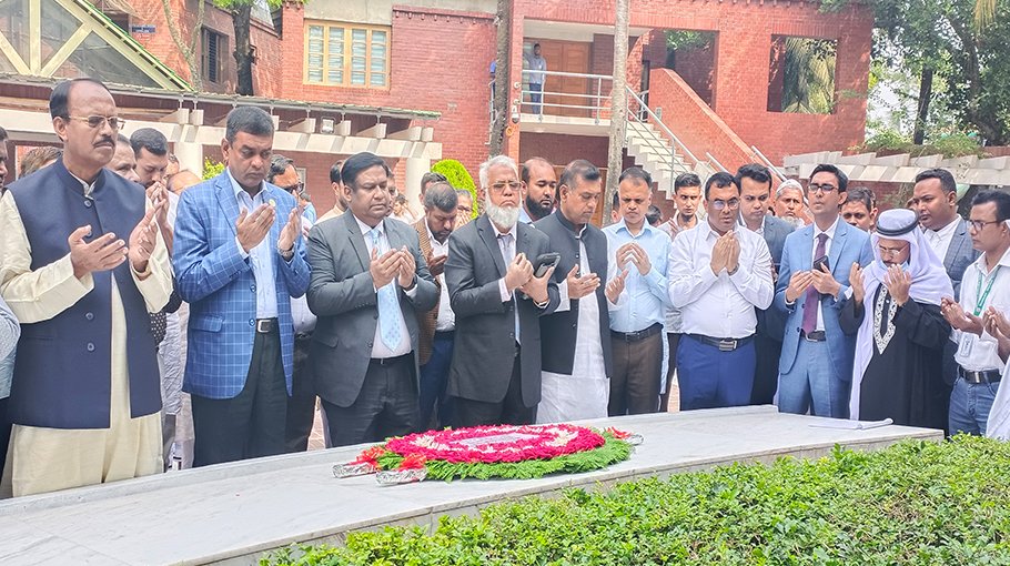 LGD secretary pays homage to Bangabandhu at Tungipara