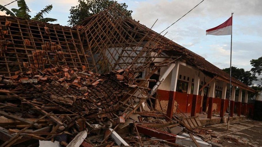 Indonesia quake kills 162, injures hundreds