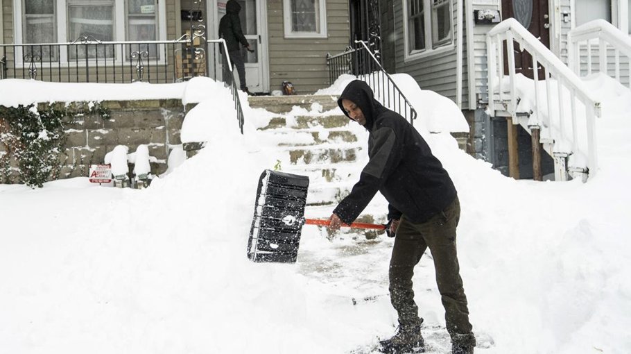 Parts of NY dig   out after potentially ‘historic’ snowfall