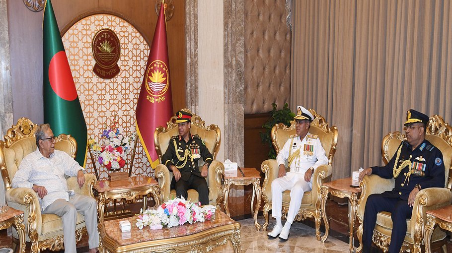 Chiefs of three   services meet President at Bangabhaban