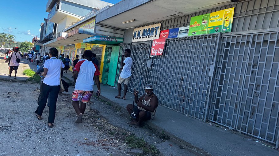 Strong quake rocks Solomon Islands, sends people fleeing