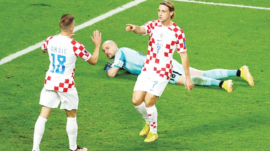 Kramaric bags double to dump Canada out