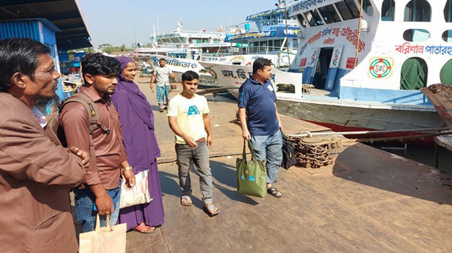 Ship workers call off strike after wage hike assurance