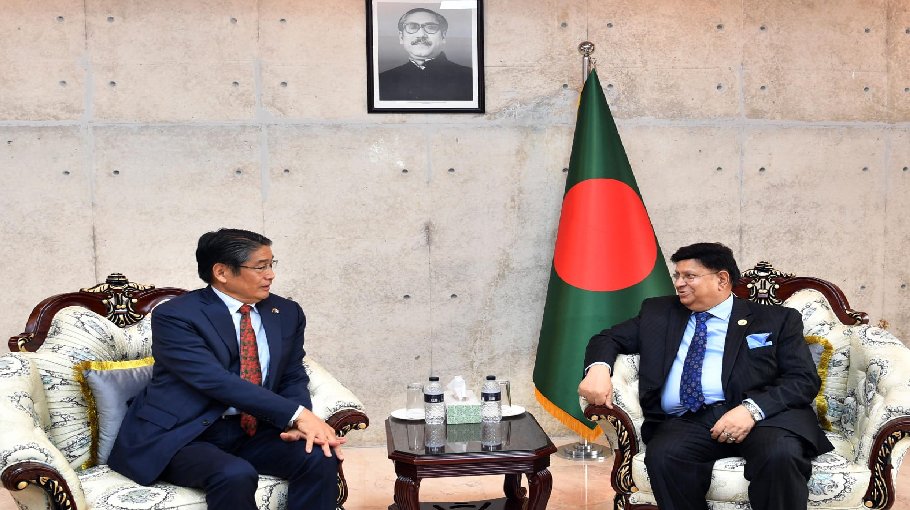 Japan envoys pays farewell call on FM 