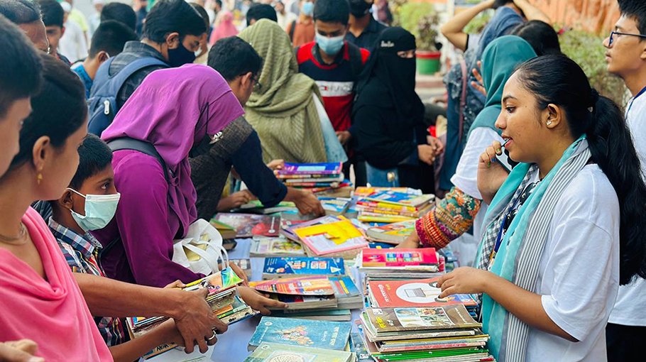 Winter book exchange festival held in Ctg