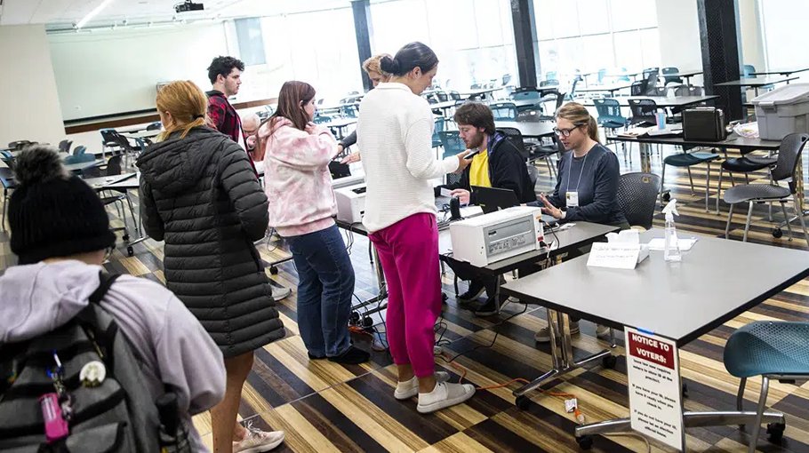 Young voters’ enthusiasm for Democrats waned during midterms