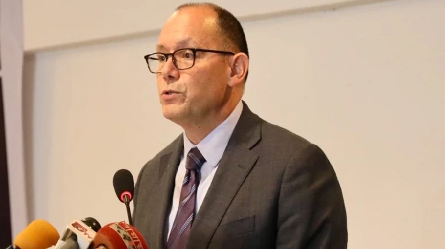 US ambassador hosts   reception for DCAB   members