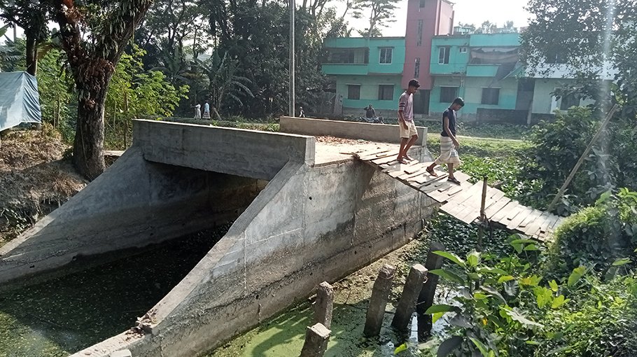 Culvert without linking roads remains unusable in Patuakhali