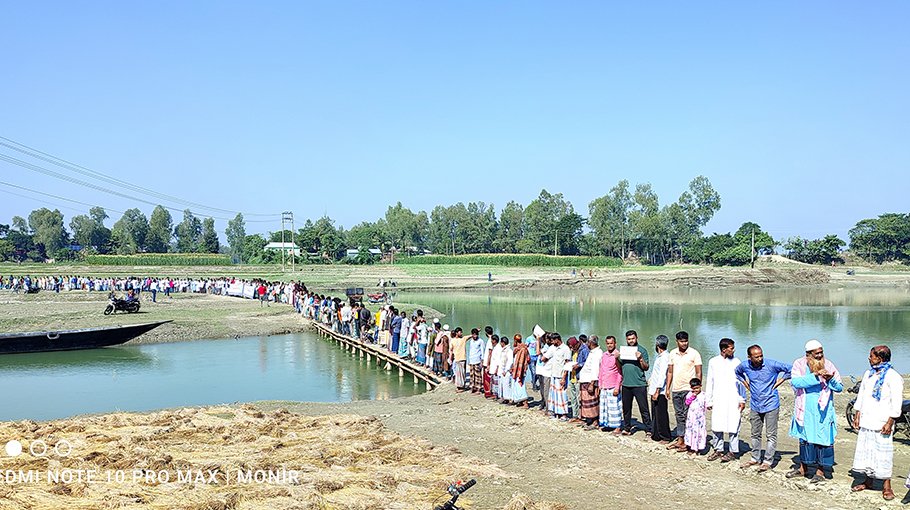 Collapsed bridge in Sharishabari hampers transportation