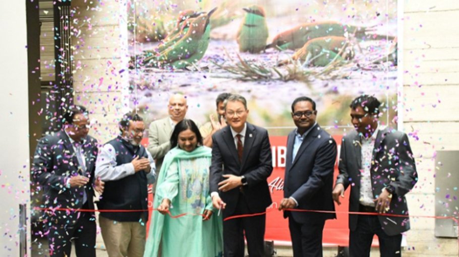 Dr Alim’s photo show ‘The Wings of Vibrance’ draws huge crowd