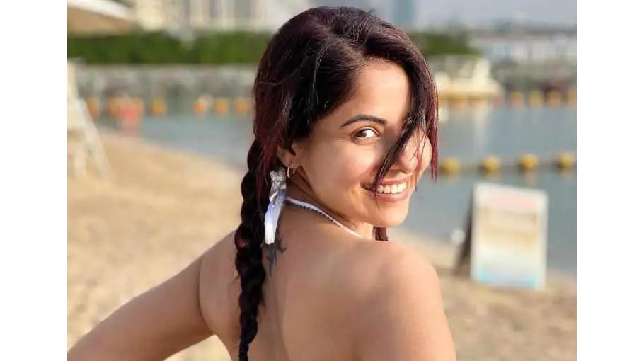 Chhavi Mittal flaunts breast cancer surgery scar in swimsuit pics