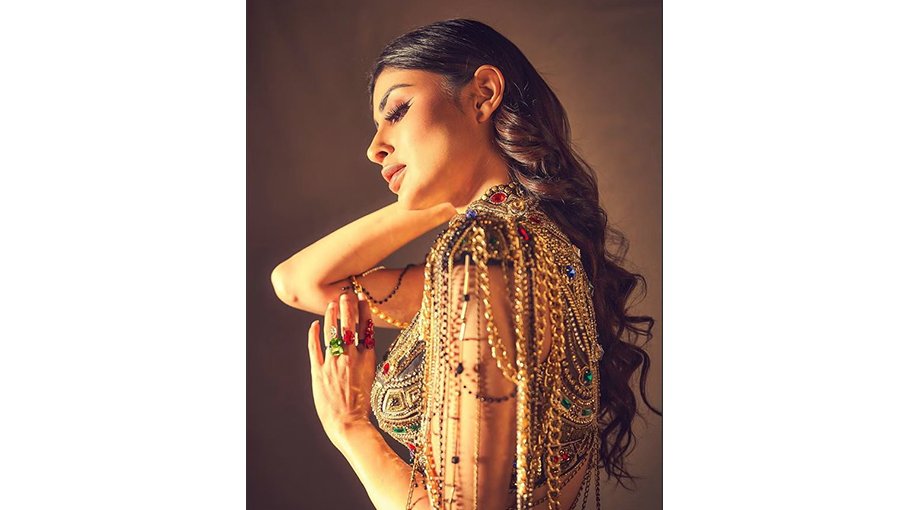 Naagin actress oozes oomph in a golden jewel ensemble