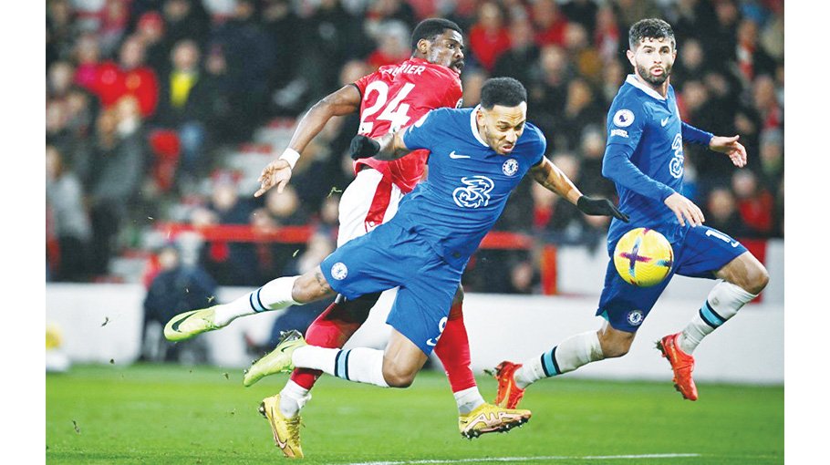 Chelsea drop more points in top-four pursuit