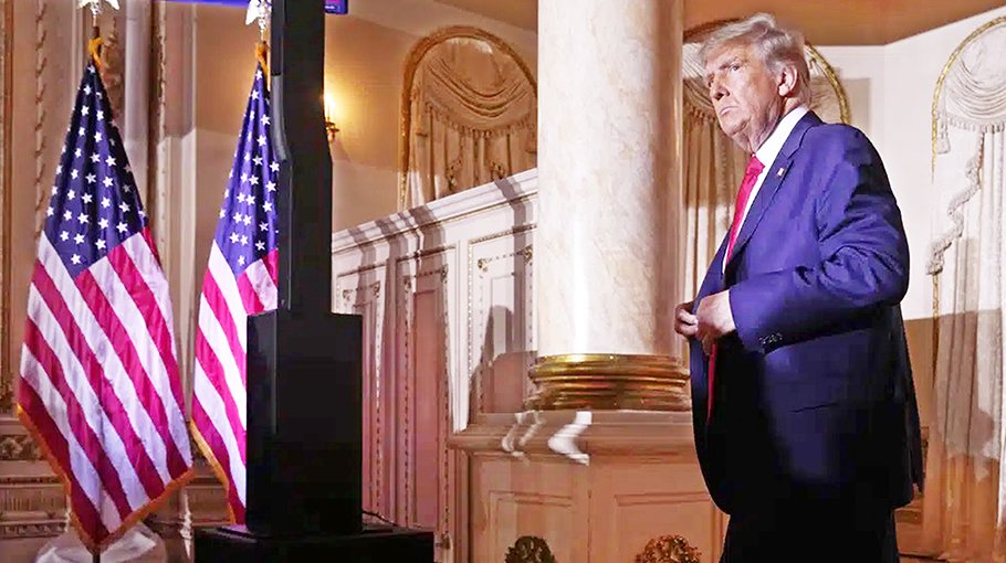 Trump rings in 2023 facing headwinds in his White House run