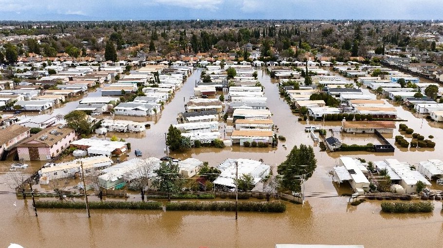 Fresh cyclone to hit California after   historic storms   kill at least 17