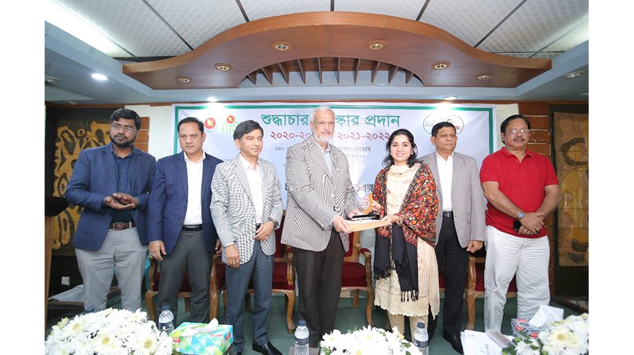 CDA officials receive nat’l integrity strategy award