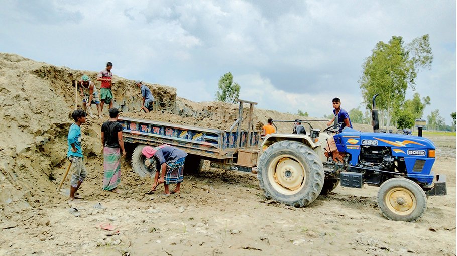 Soil cutting threatens embankment in Ulipur