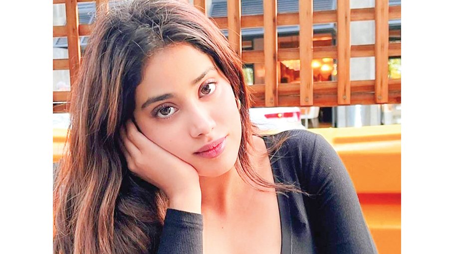 Janhvi decks up in sari for Pongal festivities, leaves fans impressed
