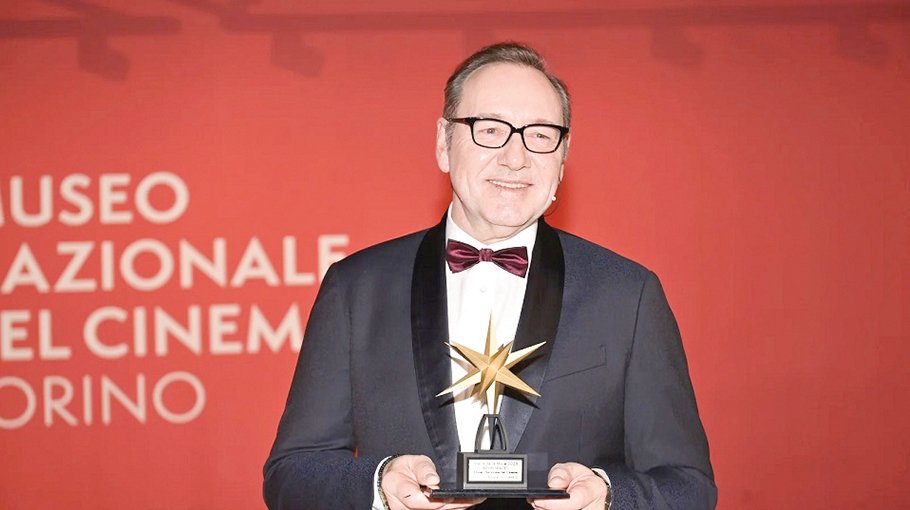 US actor Spacey given film award in Italy