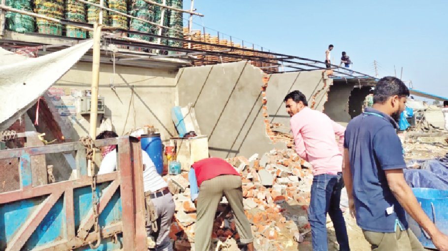 District admin starts eviction drive in Chattogram