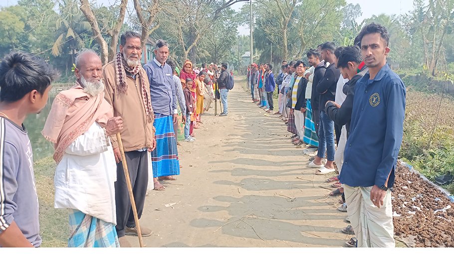 Kaliakair people form human chain against former UP member