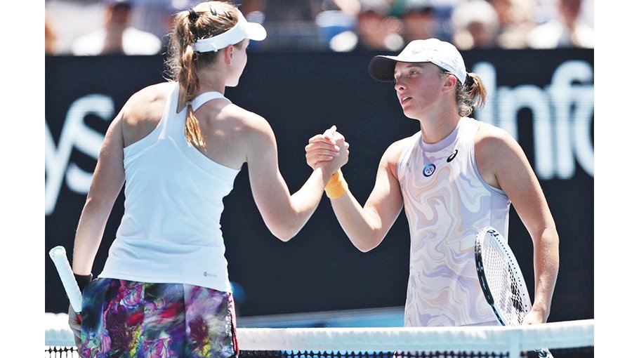 Iga Swiatek knocked out of Australian Open