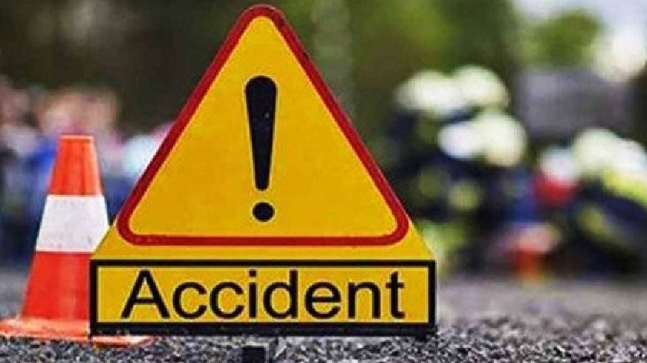 Three killed in Faridpur road crash