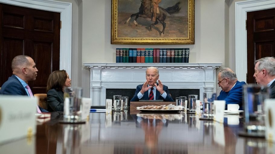 Biden meets Democratic leaders as debt  showdown looms