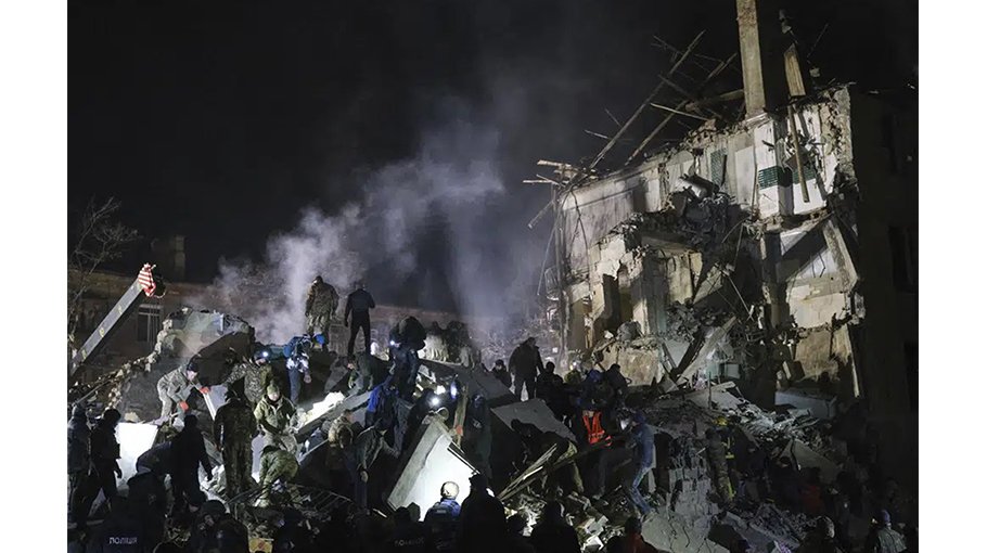 EU officials visit Kyiv as Russia strikes civilian target