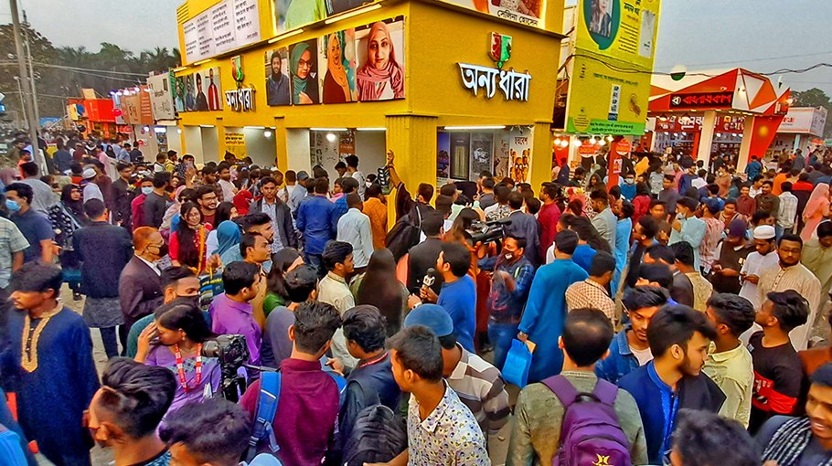 Bibliophiles flock to Book Fair 