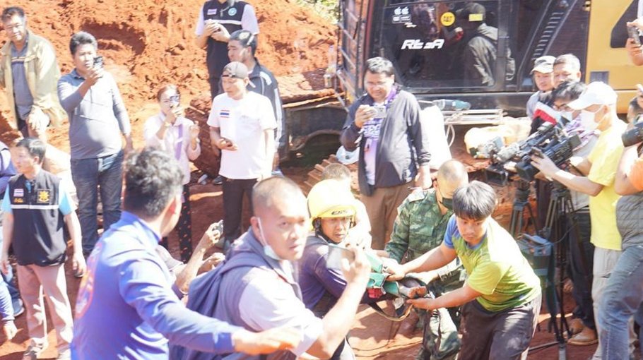 Dramatic rescue saves Thai baby who fell   down well