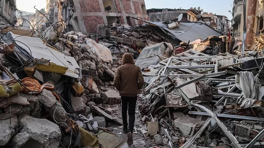 Quake-hit Turkey issues 113 building arrest warrants