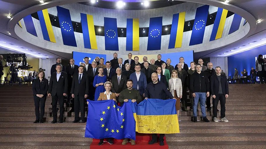 EU slaps sanctions on top Russia officials, banks, trade