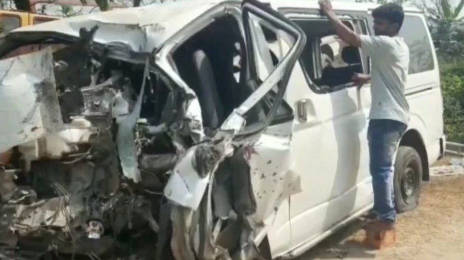 Two family members killed, 4 injured in road accident