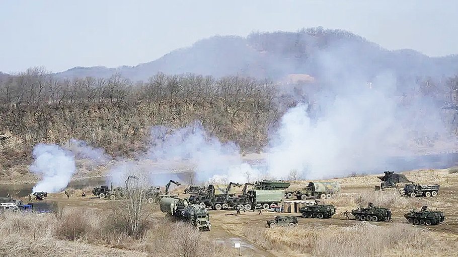 US, South Korea hold drills as North sub test-fires missiles