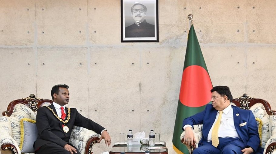 Mayor of Camden of the UK calls on Foreign Minister Dr Momen