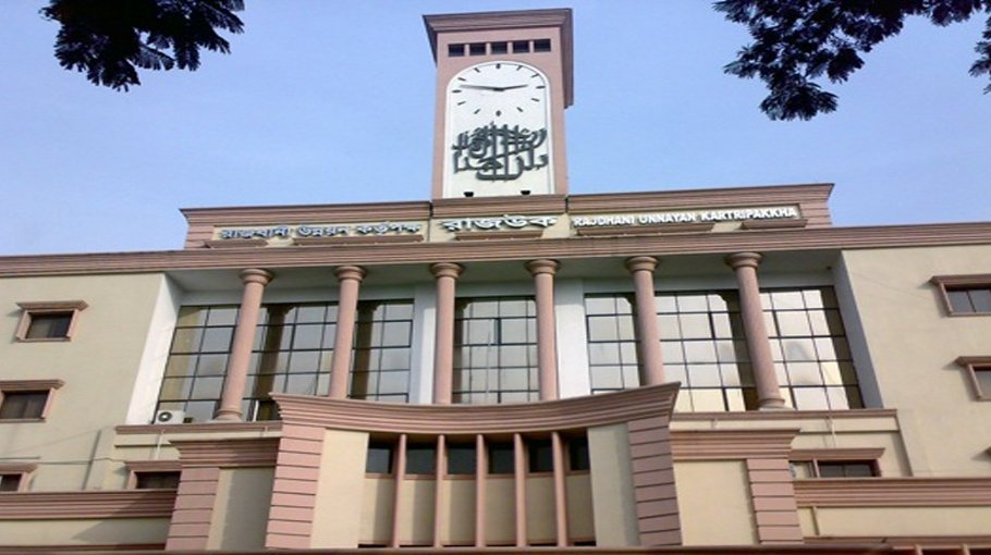 RAJUK hammers  a structure down  without notice