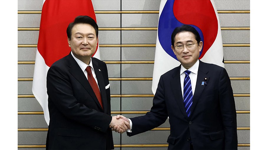 Japan, South Korea renew ties at Tokyo summit