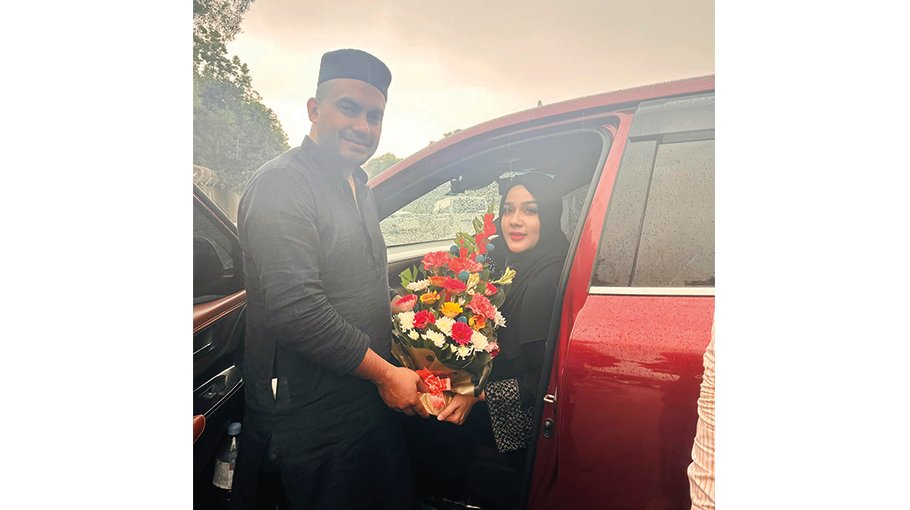 Mahi's husband returns to Bangladesh amidst the arrest warrant