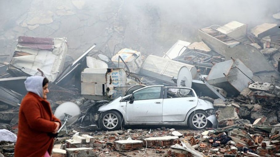 Quake in Pakistan,  Afghanistan kills  at least 12 