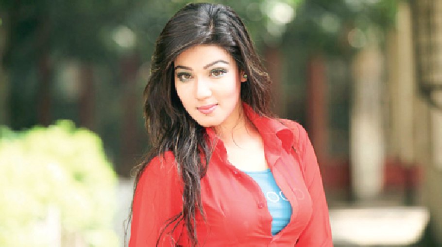 Actor Mahiya Mahi gives birth to baby boy