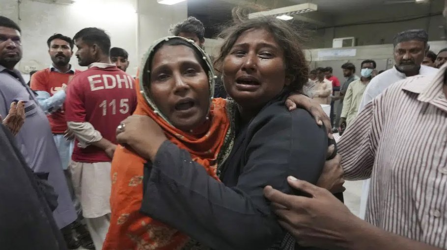 Pakistani police arrest 8 after stampede