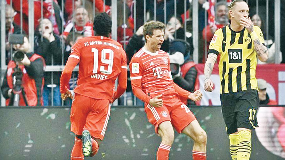 Lewandowski hits brace as Barca move closer to title
