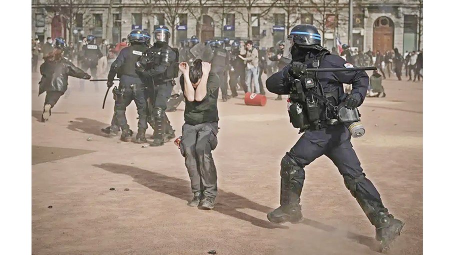 Pension protests raise tension between police, demonstrators