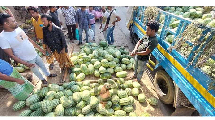 Watermelon, coconut prices soar in Chuadanga