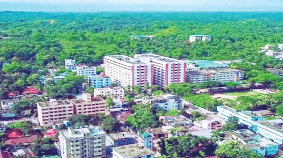 Commuters suffer from traffic snarl, road digging in Sylhet city