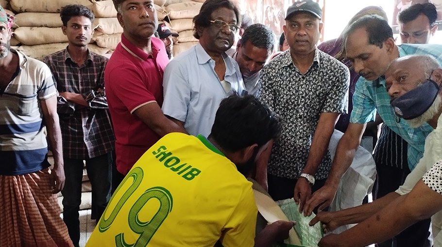 VGF rice distribution starts in Chatmohar