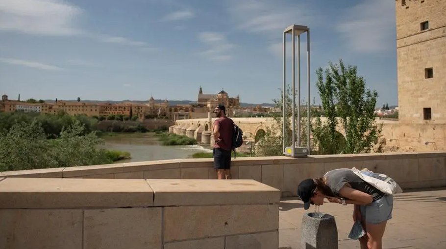 Mainland Spain breaks record   temperature  for April