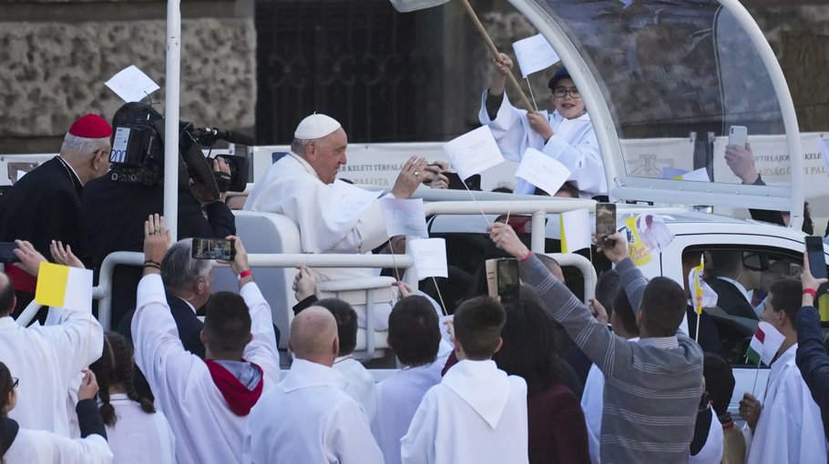 Pope in final Mass in Budapest urges Hungary to open doors